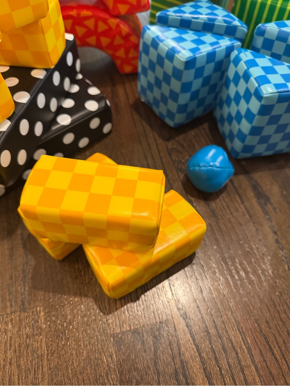 Lakeshore Learning Soft & Safe Learning Blocks - Picture 4 of 6
